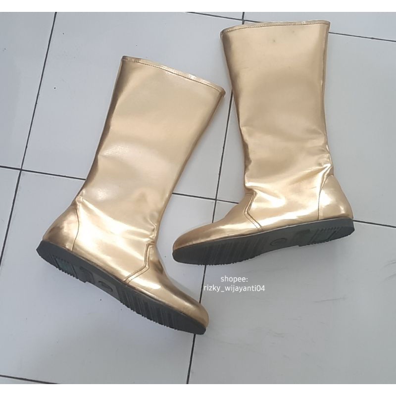 sepatu boots