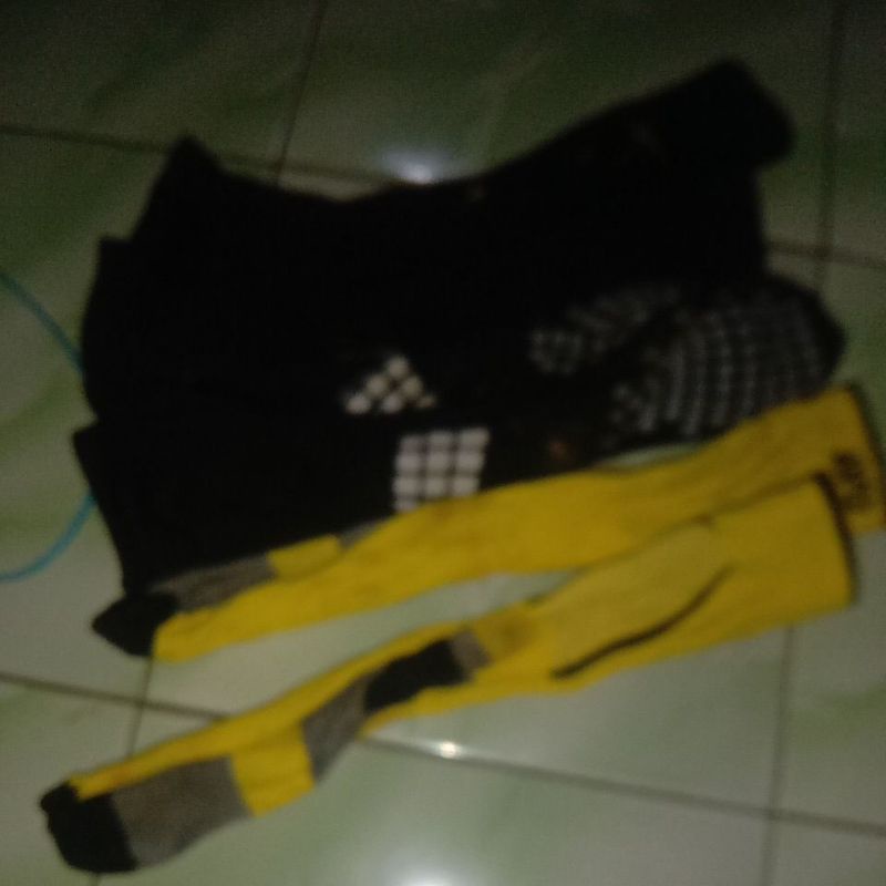 kaos kaki avo