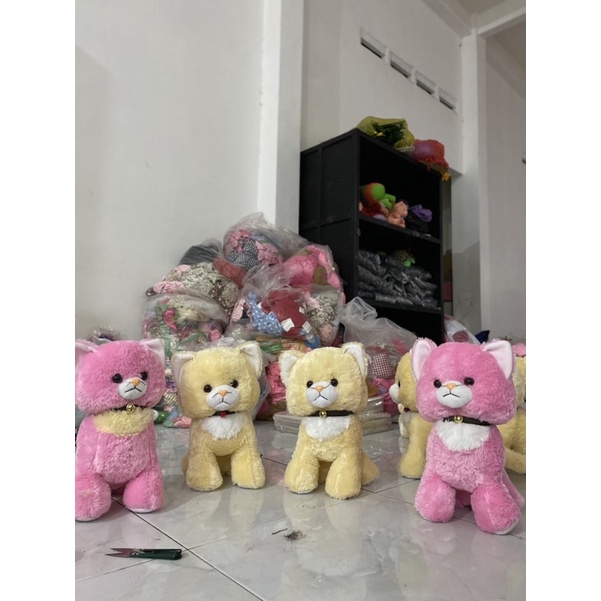 boneka kucing