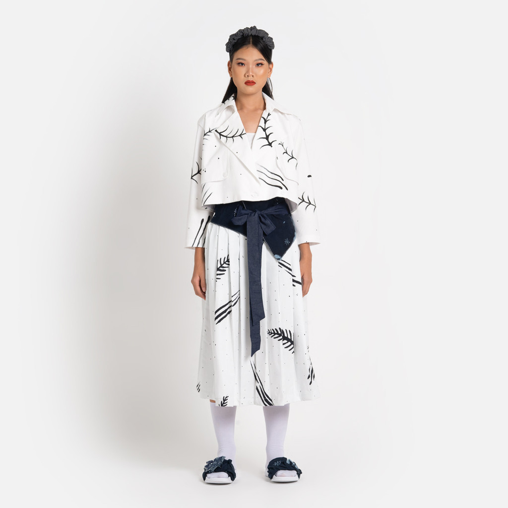 JAVA LUMINOUS SALACA TRUNTUM CROP BLAZER