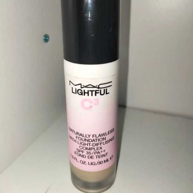 MAC Lightful naturally flawless