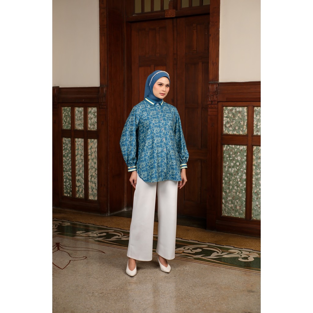 Kamima - Basic Initial - Juniper Top In Neon Teal