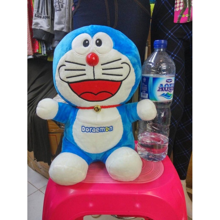 boneka doraemon ketawa