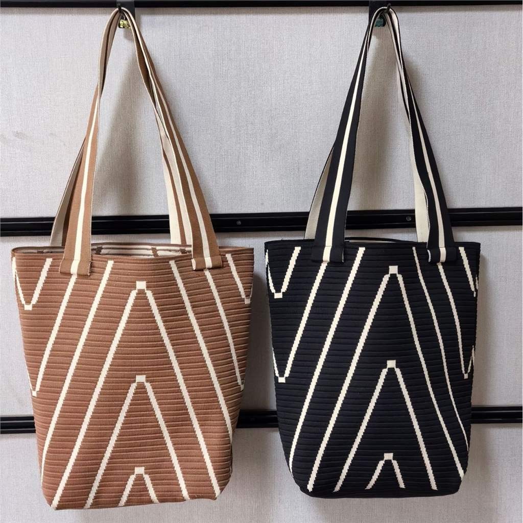 Wave pattern large capacity tote bag knitted bag