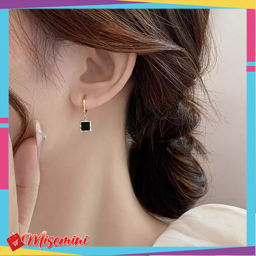 Anting Elegant Persegi Permata 𝑀𝐼𝒮𝐸𝑀𝐼𝒩𝐼 1224