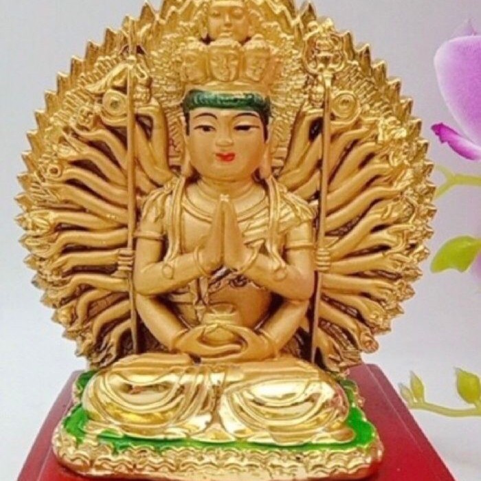 patung buddha avalokatesvara