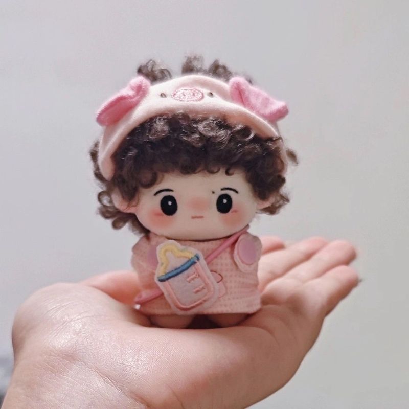 Hadiah boneka katun bertema Wang Yibo