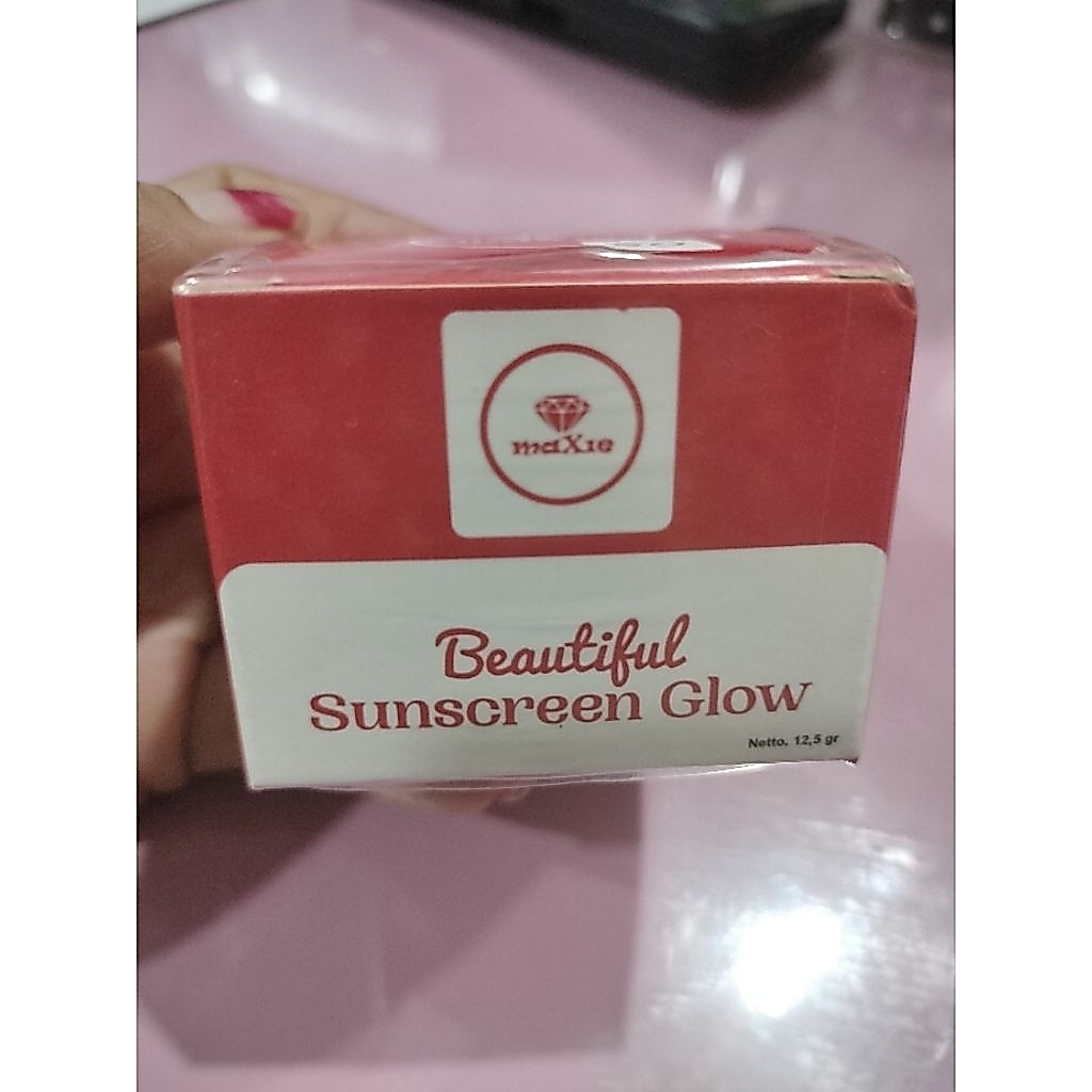 Sunscreen Glow Maxie