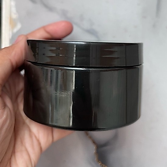 Pot lulur hitam 250gr bulat + plug