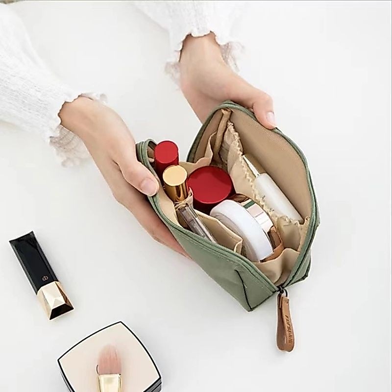 Pouch Makeup / tempat makeup/ dompet serbaguna