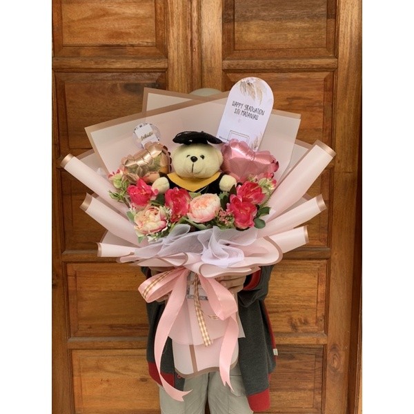 BUKET GRADUATION BEAR WITH ARTIFICIAL FLOWERS MEDIUM