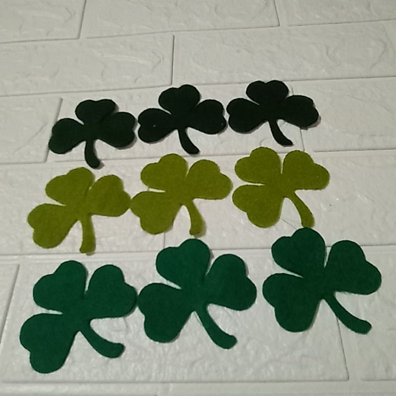 CLOVER Daun Semanggi 3 Kelopak Flanel