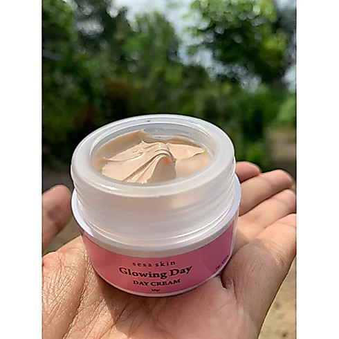 GLOWING DAY CREAM SPF 50