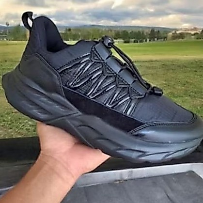 Sepatu Running Full Black