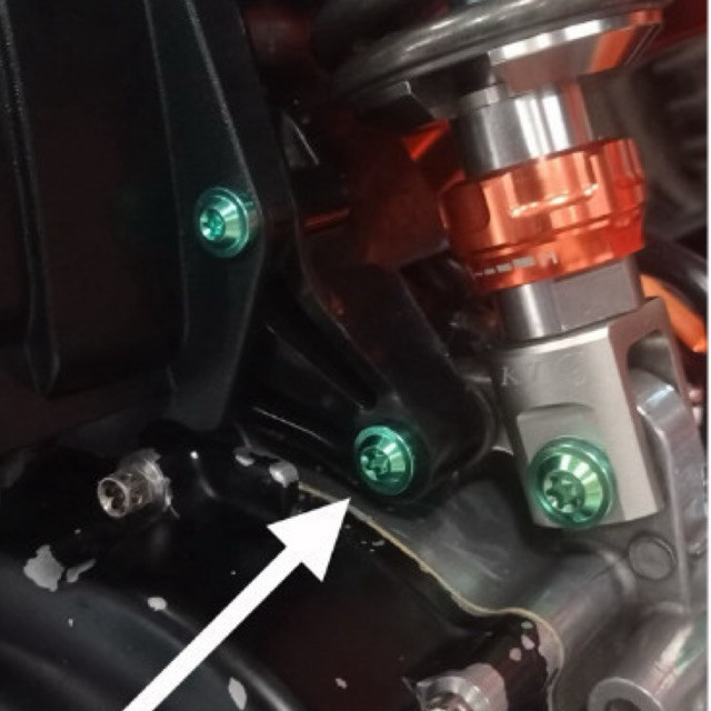 Dudukan filter beat scoppy titanium GRADE 5