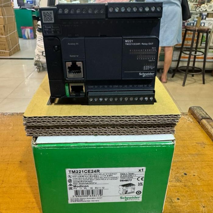 PLC MODICON SCHNEIDER TM221CE24R