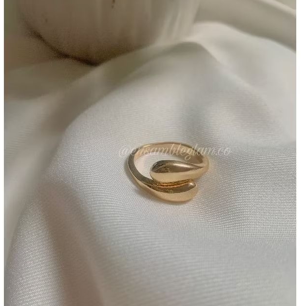 Frosty ring | ENSAMBLEGLAM.CO