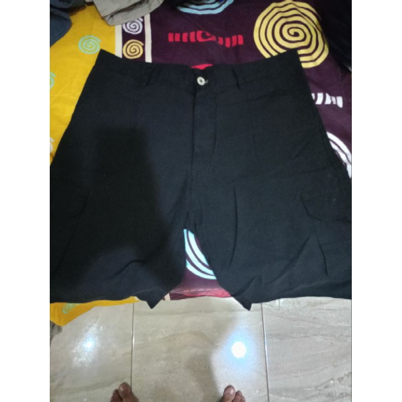 celana pendek pria hitam
