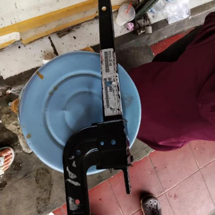 TIANG LOCK SIENTA ORIGINAL OK.