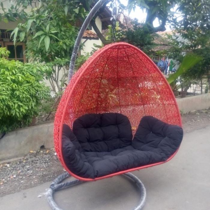 Ayunan Segitiga Rotan Sintetis