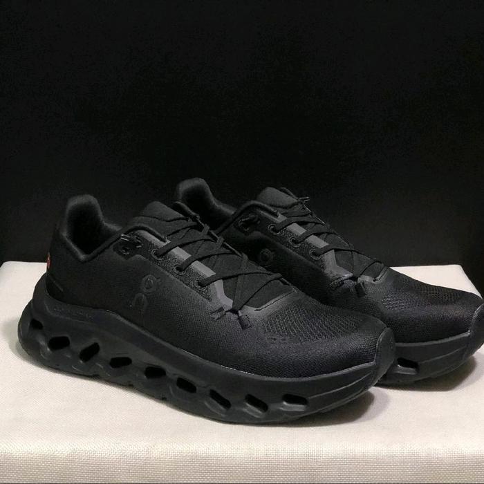 Sepatu On Cloudtilt Triple Black