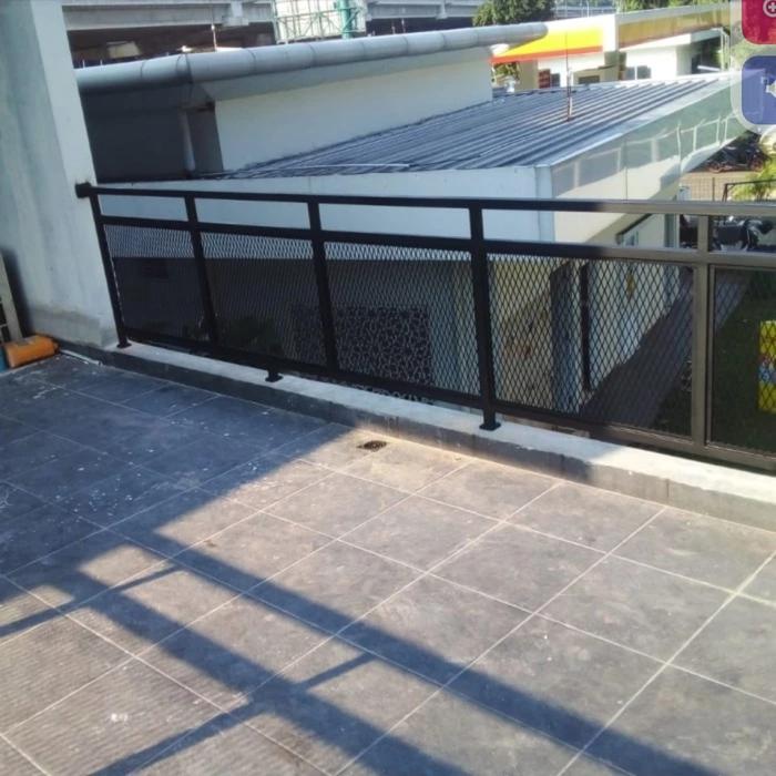 pagar balkon teras ekspanded